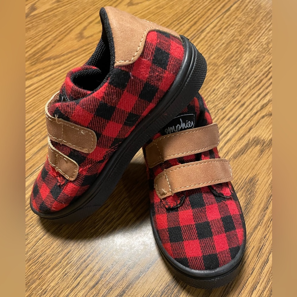 NWOT Oomphies shoes.